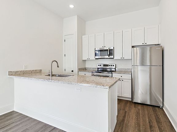 5th image of 3422 Lasalle St Unit 3424