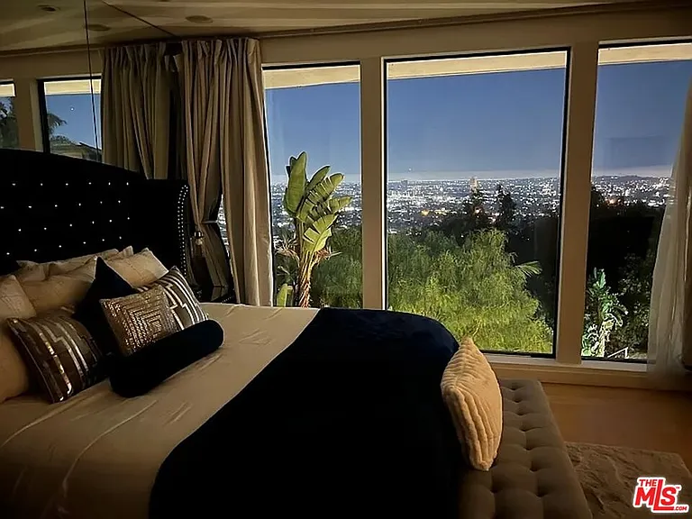 8380 Hollywood Blvd — Photo 3