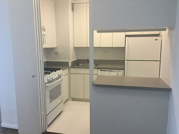 3rd image of 300 E 40th St APT 16W