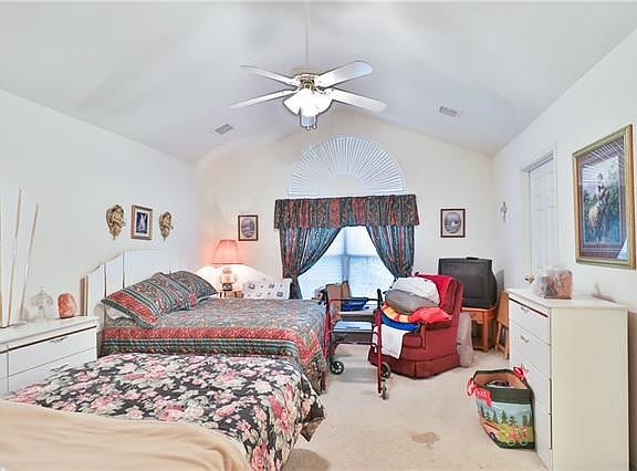 4th image of 6124 NE Kensington Dr #19C