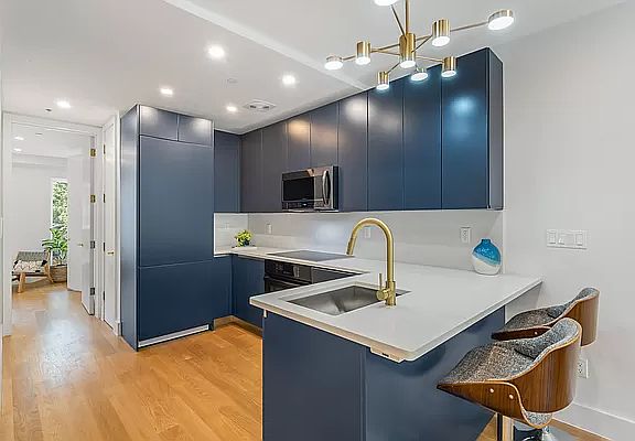 2nd image of 627 Halsey St #3