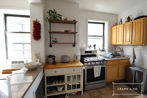 Rented by Grand & Co. | media 9