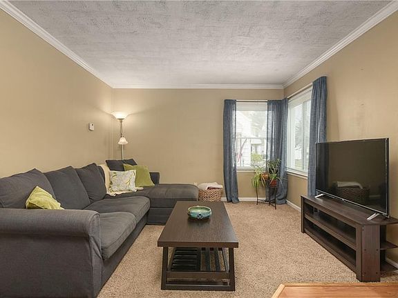 5th image of 2420 Parkview Dr