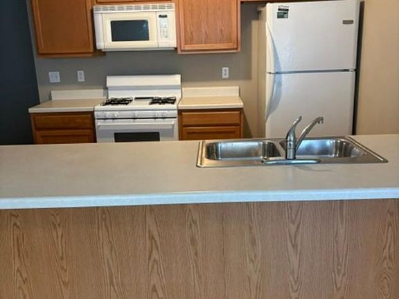 4th image of 10212 Clearwing Ln #1