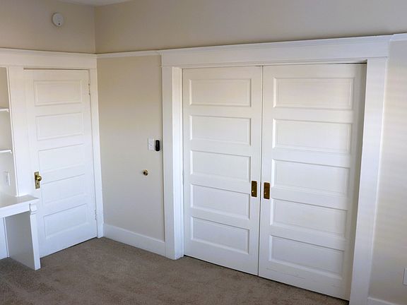 2nd image of 986 E Main St #105