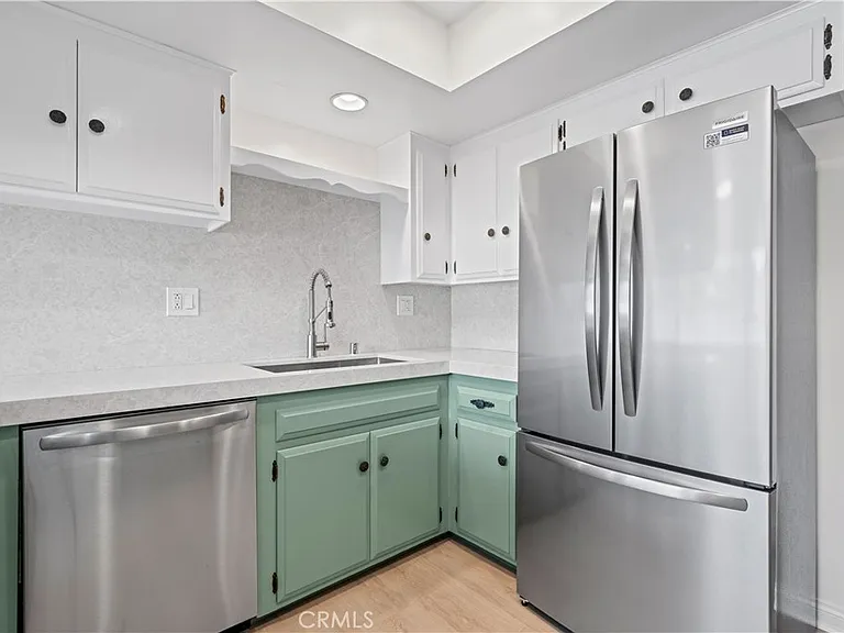 1019 E Walnut Ave — Photo 13
