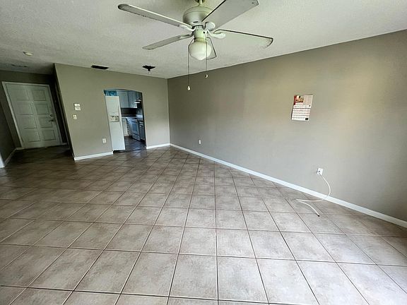 4th image of 2423 Aspinwall St #2423