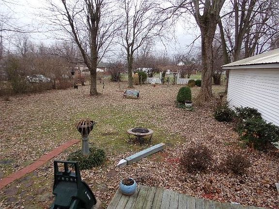 3rd image of 208 E 3rd St