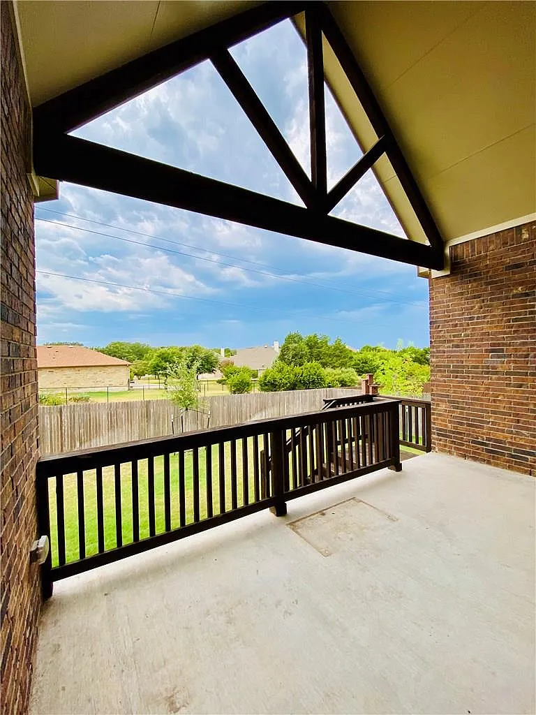 4 bed, 2.5 bath, 2926 sqft, $2,999 — Photo 4