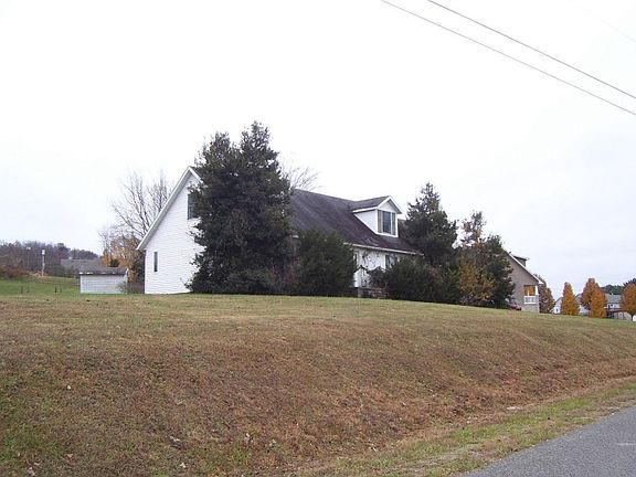 3rd image of 4021 Elwin Dr