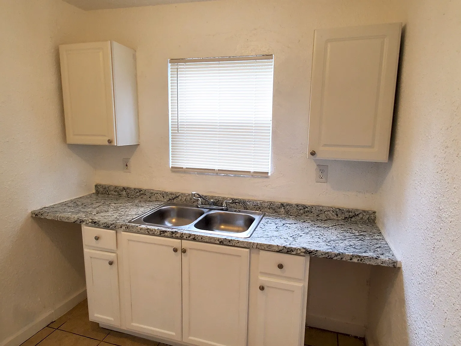 4 bed, 1354 sqft, $2,295 — Photo 4