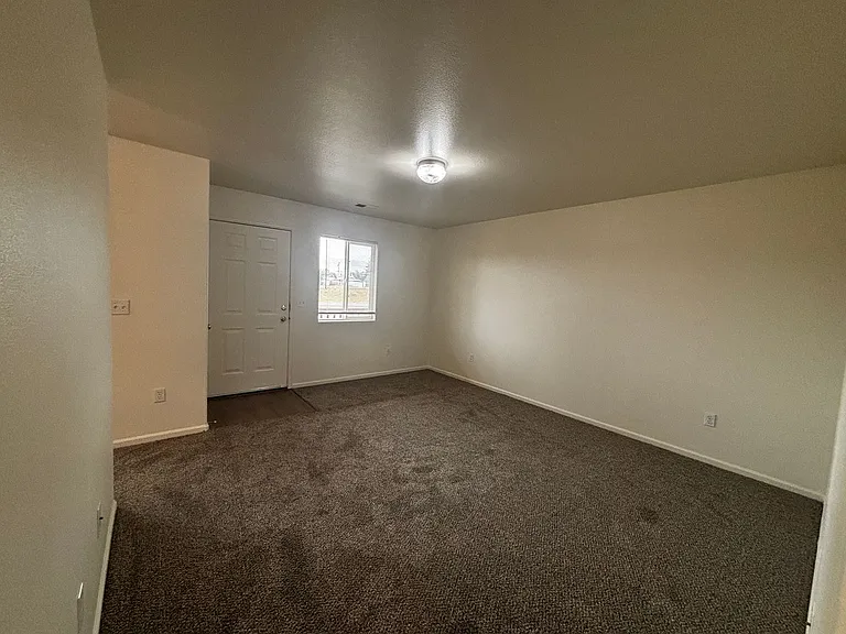 PM 280 - 639 W. 2nd Street — Photo 10
