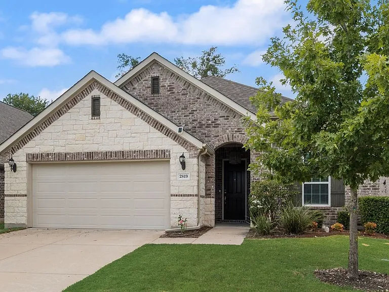 2819 Willow Ln — Photo 4
