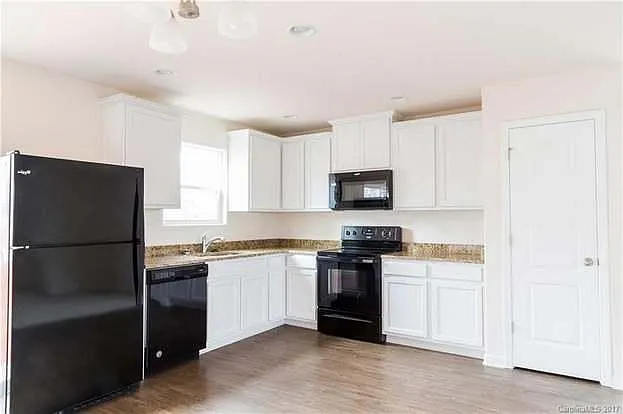 8214 Gabon Ct — Photo 2