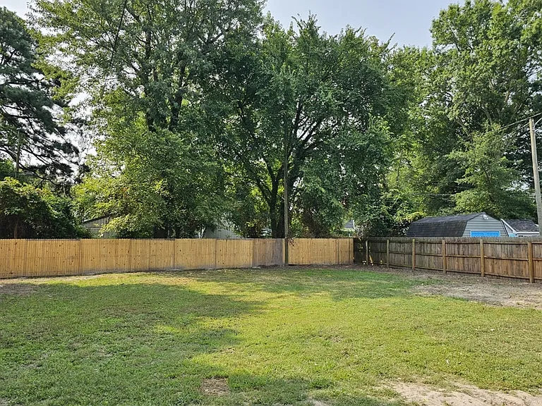 3907 E Chatham Dr — Photo 21