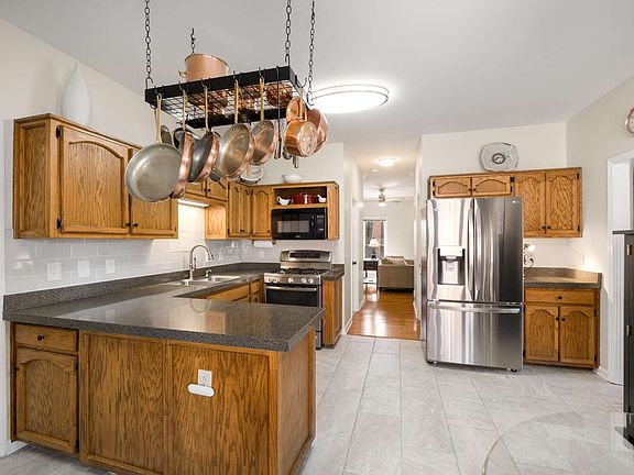 5th image of 2573 Winder Dr