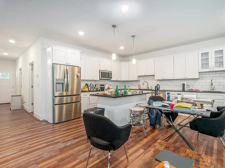 435 Hiscock St — Photo 14