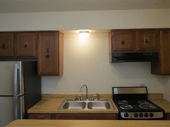 5th image of 505 E Evergreen St