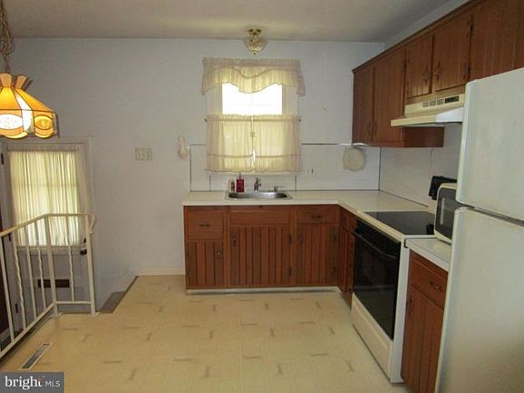 4th image of 308 Delaware Ave