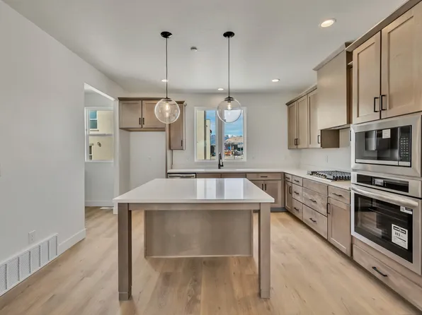 5306 W Center Field Dr W #137, South Jordan, UT 84009