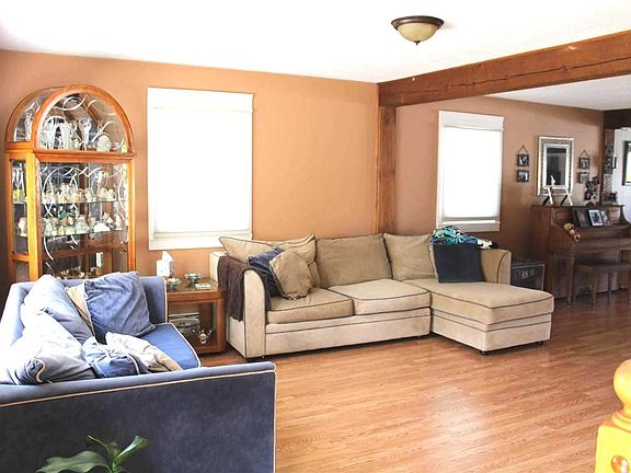 4th image of 18 Plymouth Dr