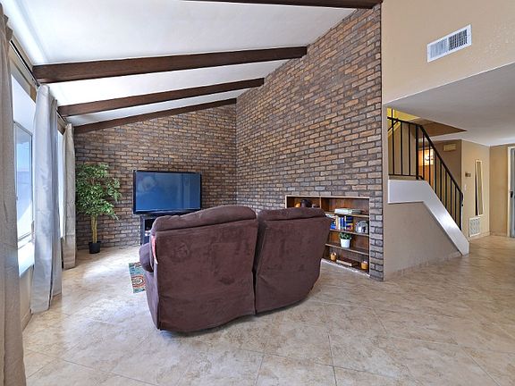 3rd image of 600 Sheffield Ct Unit 25
