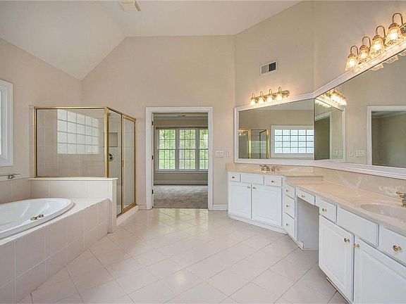 4th image of 190 Northern Oaks Dr
