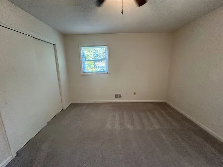 1015 Walters Ln — Photo 23