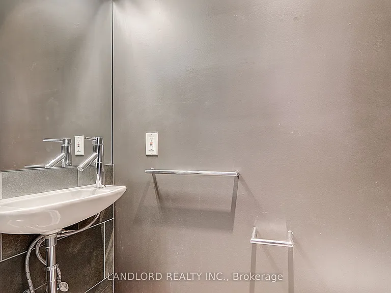 138 Fallingbrook Rd — Photo 28