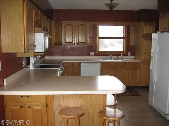 3rd image of 152 Milton Ave