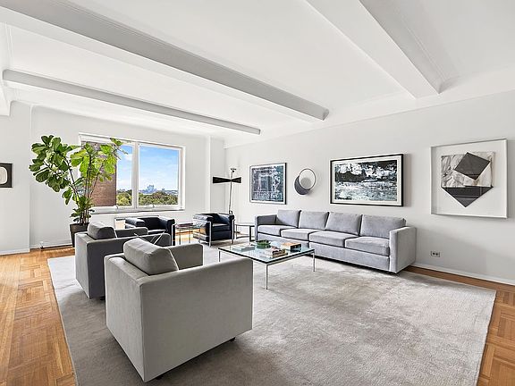 3rd image of 90 Riverside Dr APT 9B