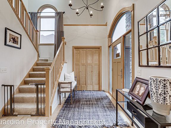 3rd image of 4905 Lily Ave N