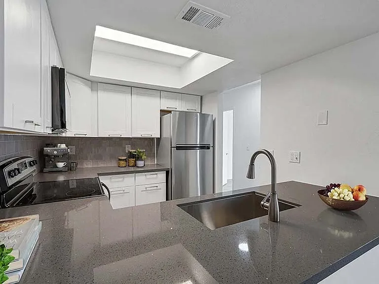 The Harrison Apartments — Photo 6