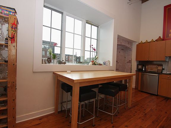 4th image of 314-18 Brown St #200