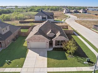 136 Creekside Dr, Sanger, TX 76266