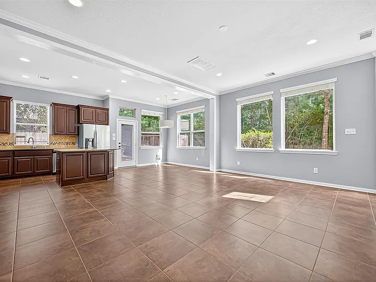 137 Cheswood Manor Dr — Photo 8