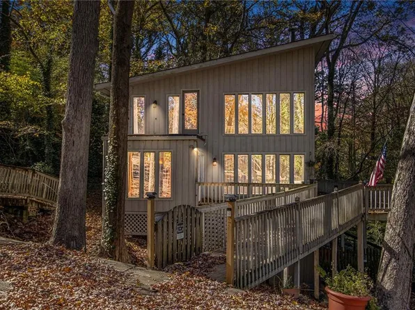 220 Lamplighter Ct SE, Marietta, GA 30067