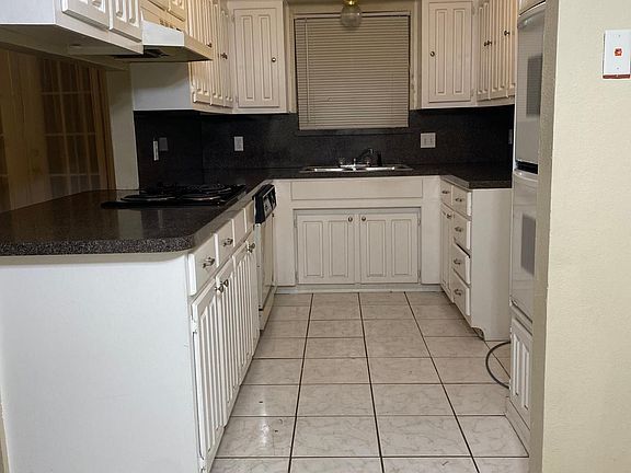 5th image of 3732 Huntwick Dr
