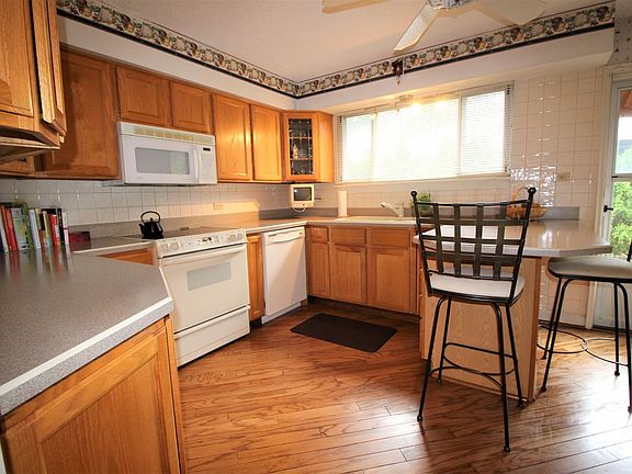 3rd image of 9600 N Karlov Ave