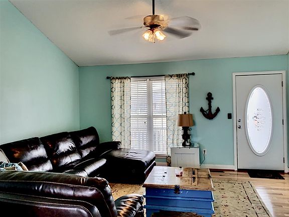 4th image of 313 Candor Ct