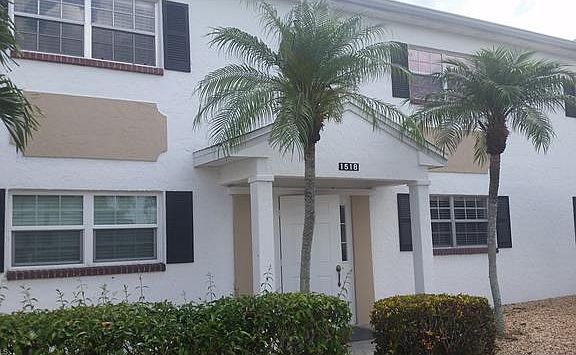 2nd image of 1518 Edgewater Cir APT 2A