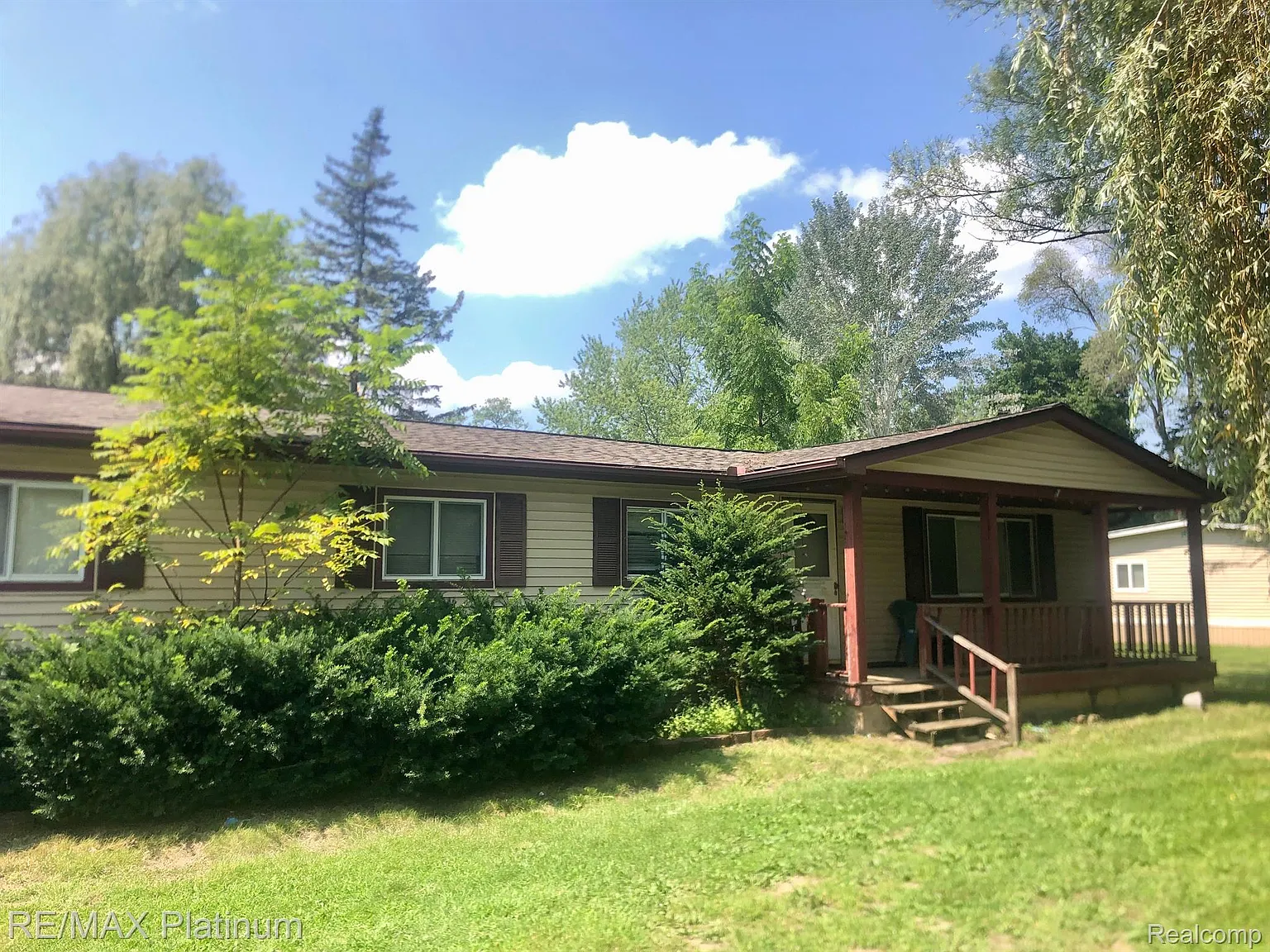 926 Red Oaks Dr photo 1