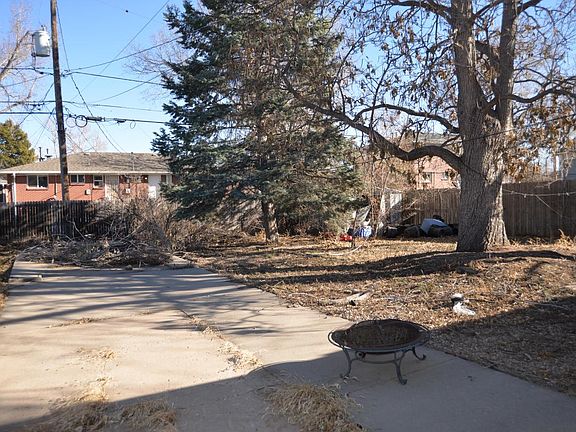 3rd image of 1112 Roslyn St
