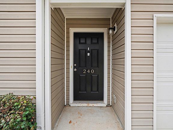 4th image of 240 Cotton Creek Dr