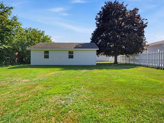4th image of 986 Sabattus Street