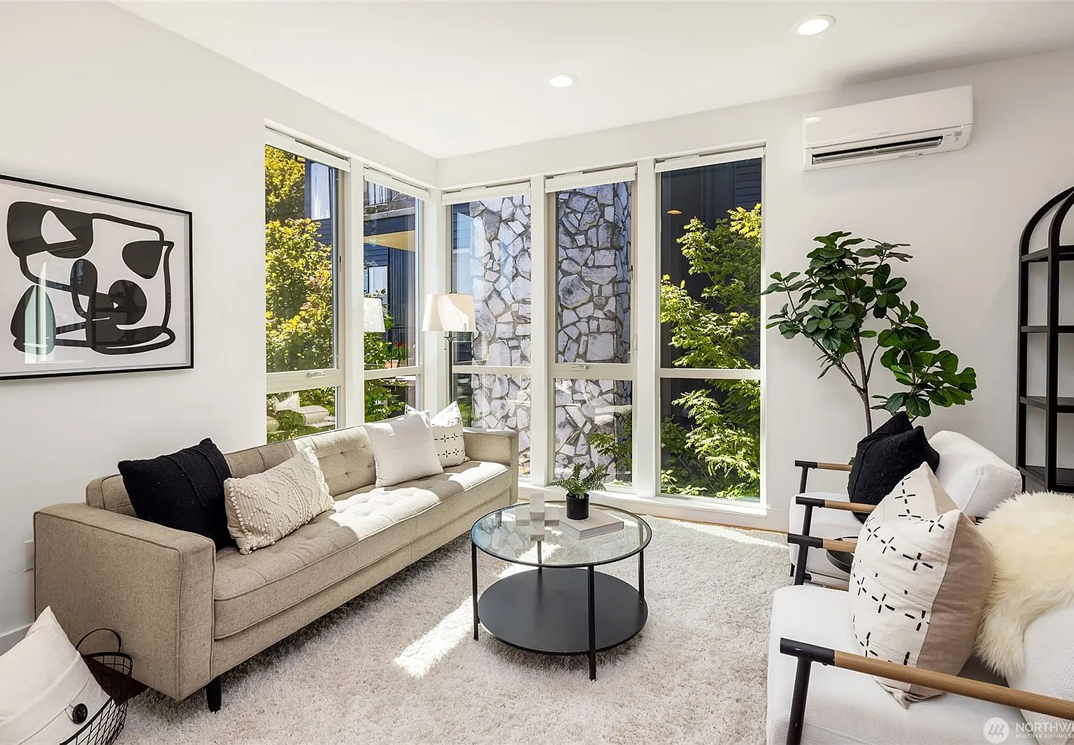 3 bed, 2.5 bath, 1392 sqft, $4,350 — Photo 4