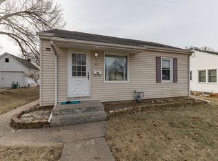 1517 W 38th St, Davenport, IA