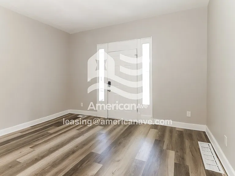 1084371_004_living_room_4.jpg