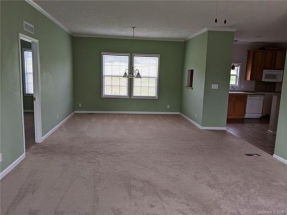 4th image of 1588 Berkshire Dr