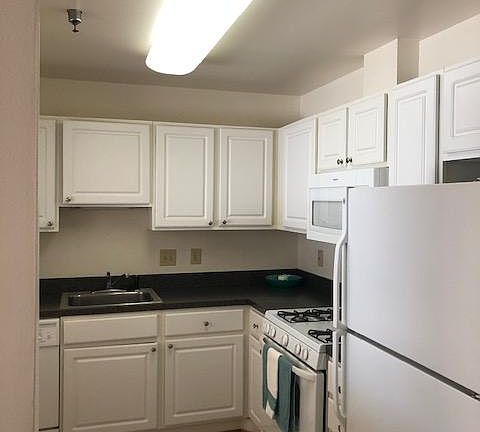 5th image of 1160 N Quincy St #2